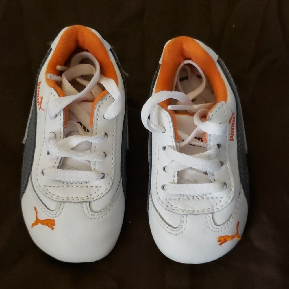 Puma shoes baby size 5 . Never worn